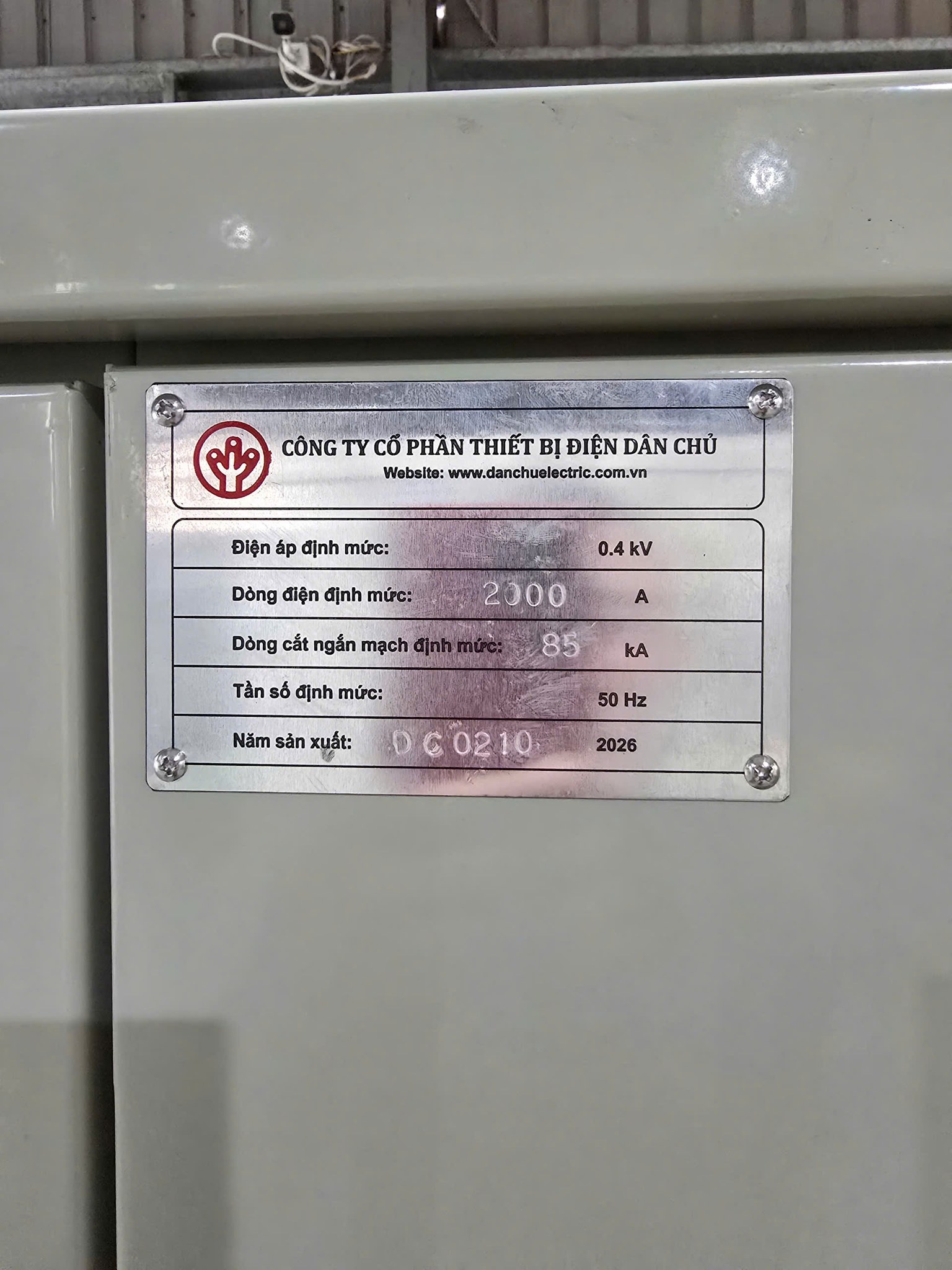 Tem nhãn chính hãng Dân Chủ Electric 0.4kV 2000A 85kA
