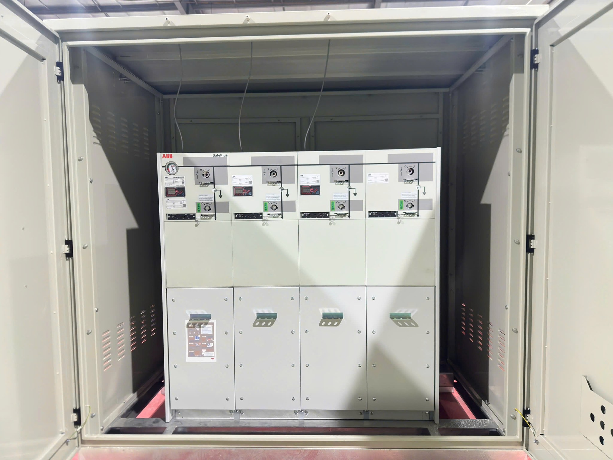 Tủ RMU ABB SafePlus lắp đặt trong trạm Kios Dân Chủ