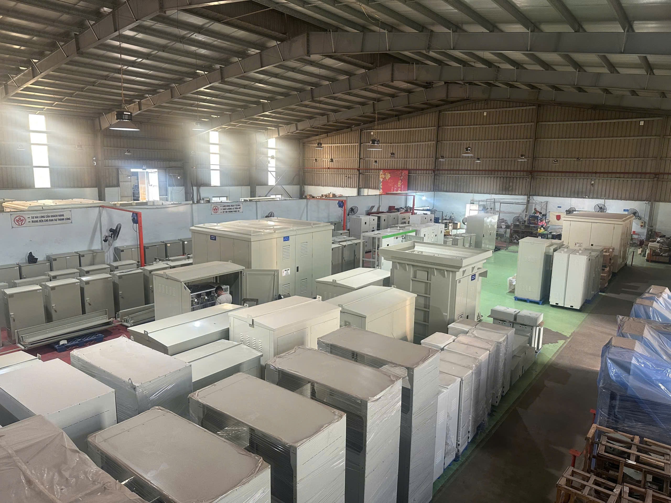 Toàn cảnh phân xưởng lắp ráp tủ bảng điện Dân Chủ Electric tại KCN Tân Quang